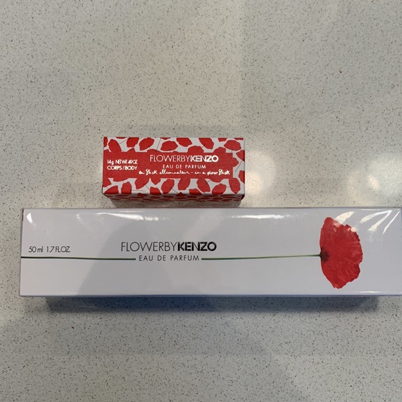 Flower By Kenzo + free gift with purchase glow stick - Picture 2 of 4